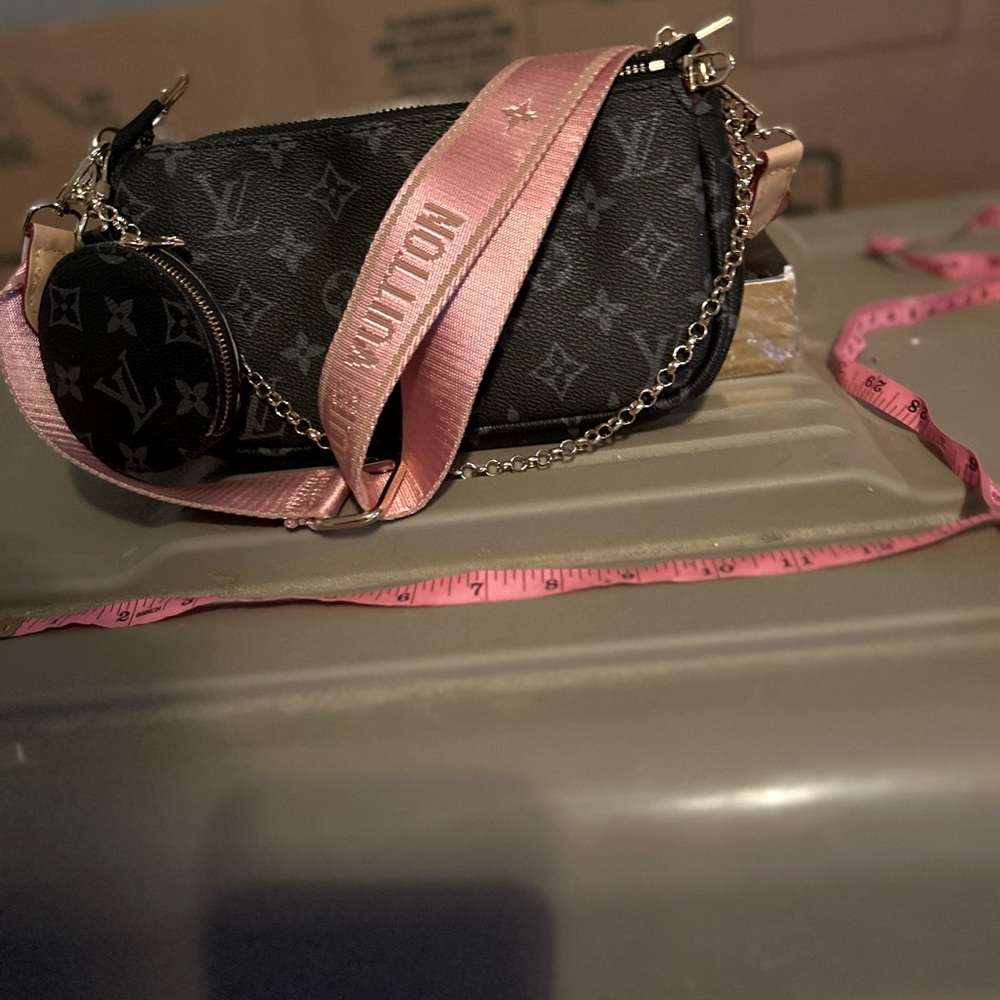 Adorable small brown motif bag, never used! And a cute detchachable coin purse